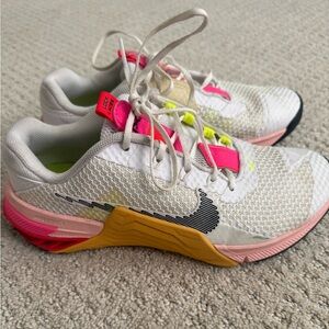 Nike Women's White and Pink Athletic Shoes